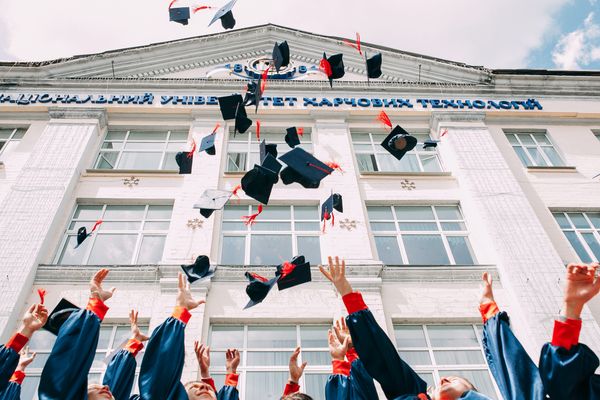 Bagaimana cara memilih sekolah yang baik?